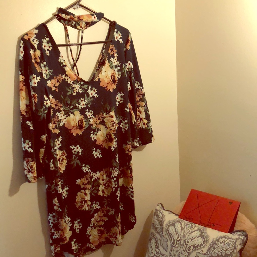 Flower, quarter sleeve, tee dress with chocker!